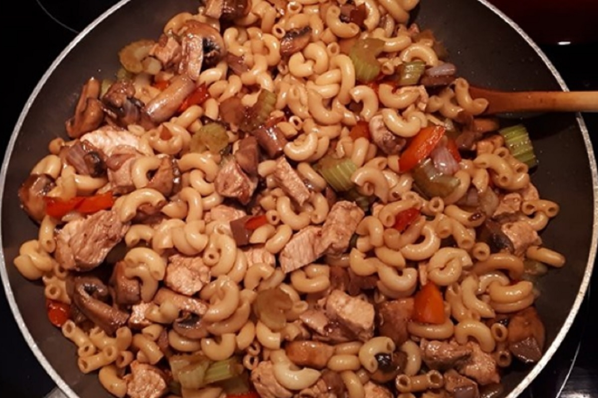 Recette: Macaroni au poulet de style chinois.
